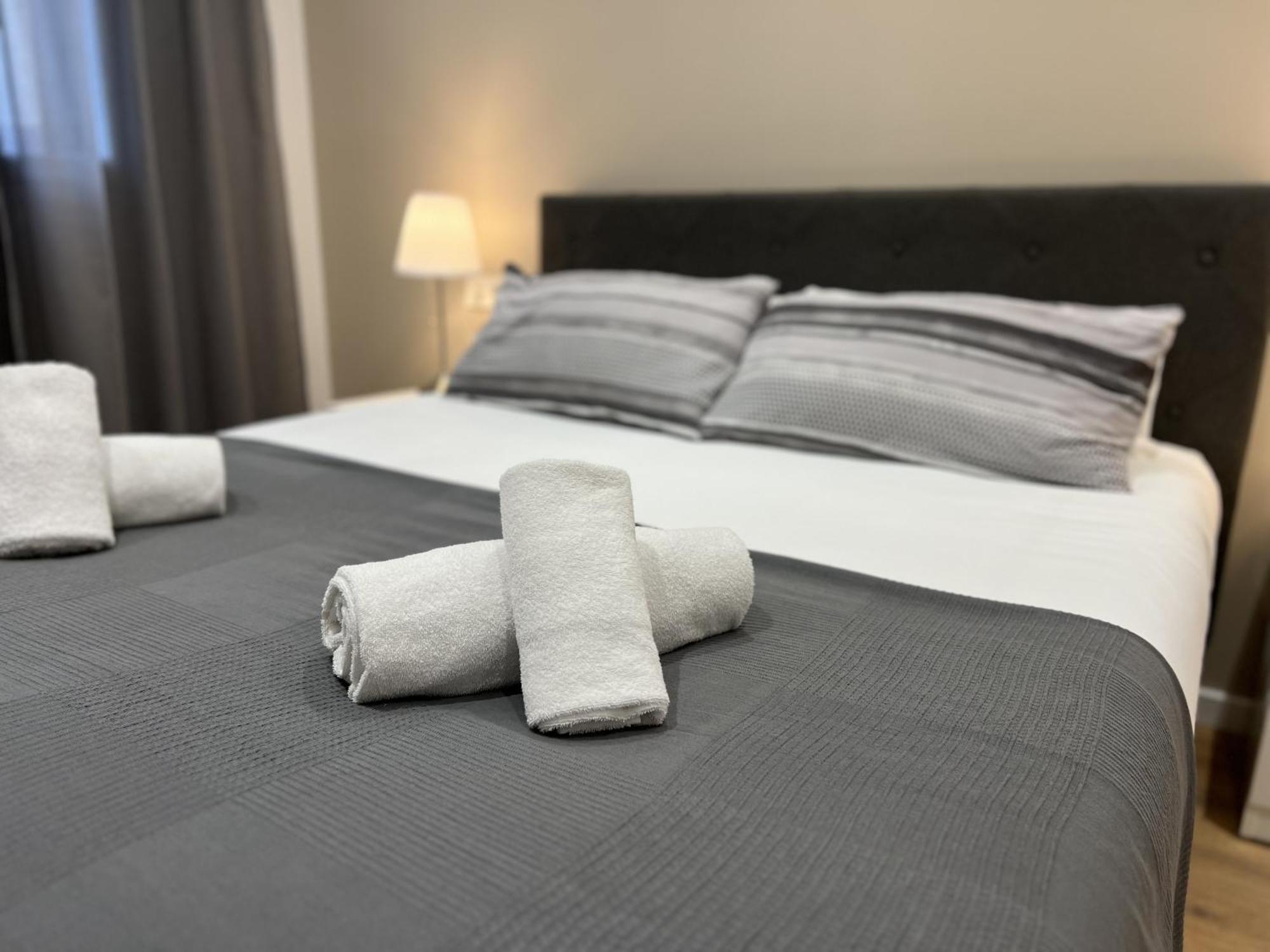 Apartamenticos Plaza Las Armas III سرقسطة المظهر الخارجي الصورة